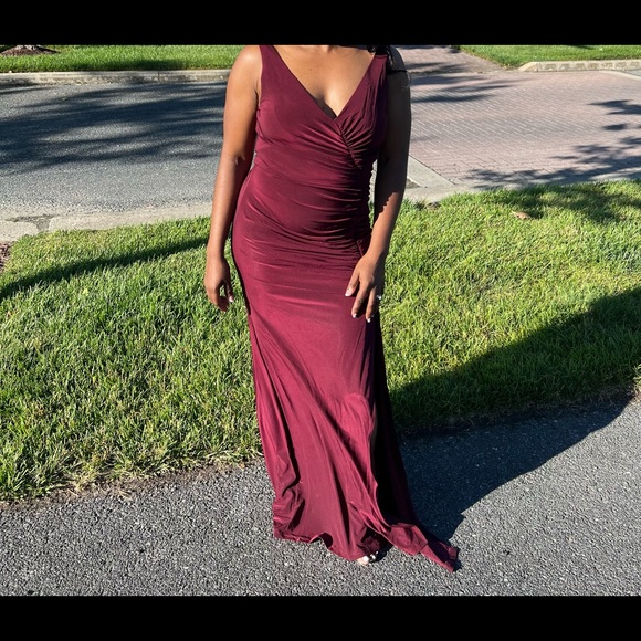 David Bridal Ruched Jersey V-Neck Tank Sheath Dress - Picture 3 of 3